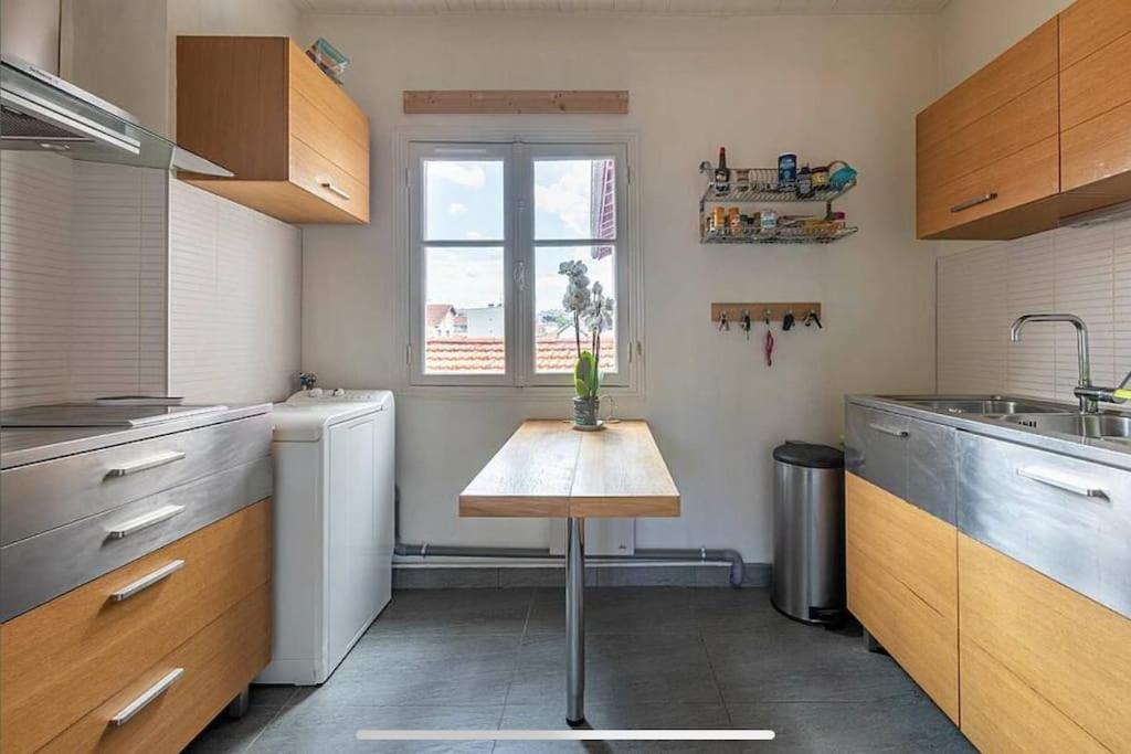 Exceptionnel 3 Pieces Art Deco En Dernier Etage Avec Garage Prive Centre Biarritz Apartment Bagian luar foto